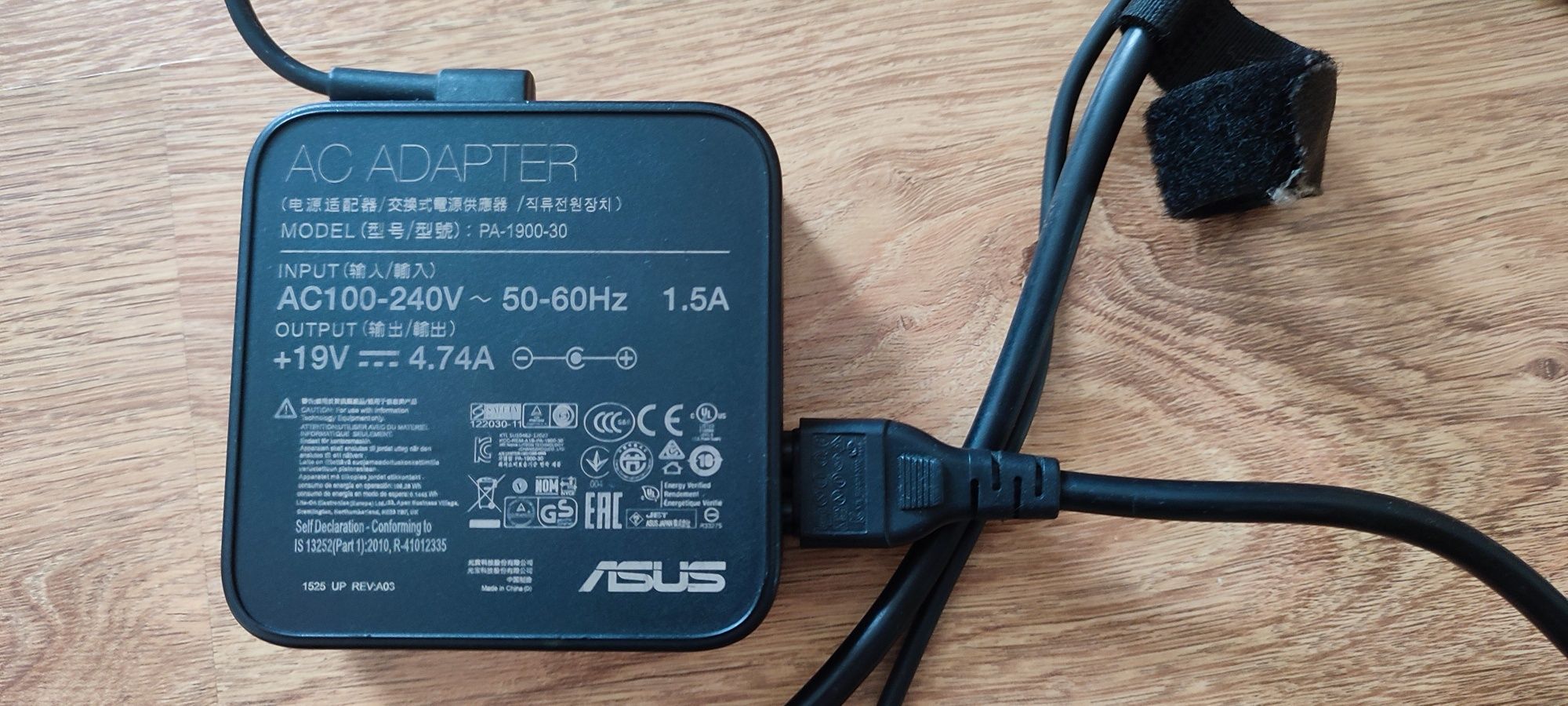 Laptop 15" Asus K501LX i5/GTX950M/1000GB_SSD/12GB_DDR3/DOBRA_BATERIA