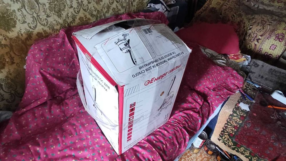 Пылесос Энергомаш ПП72016.  1600Вт   В состоянии нового.