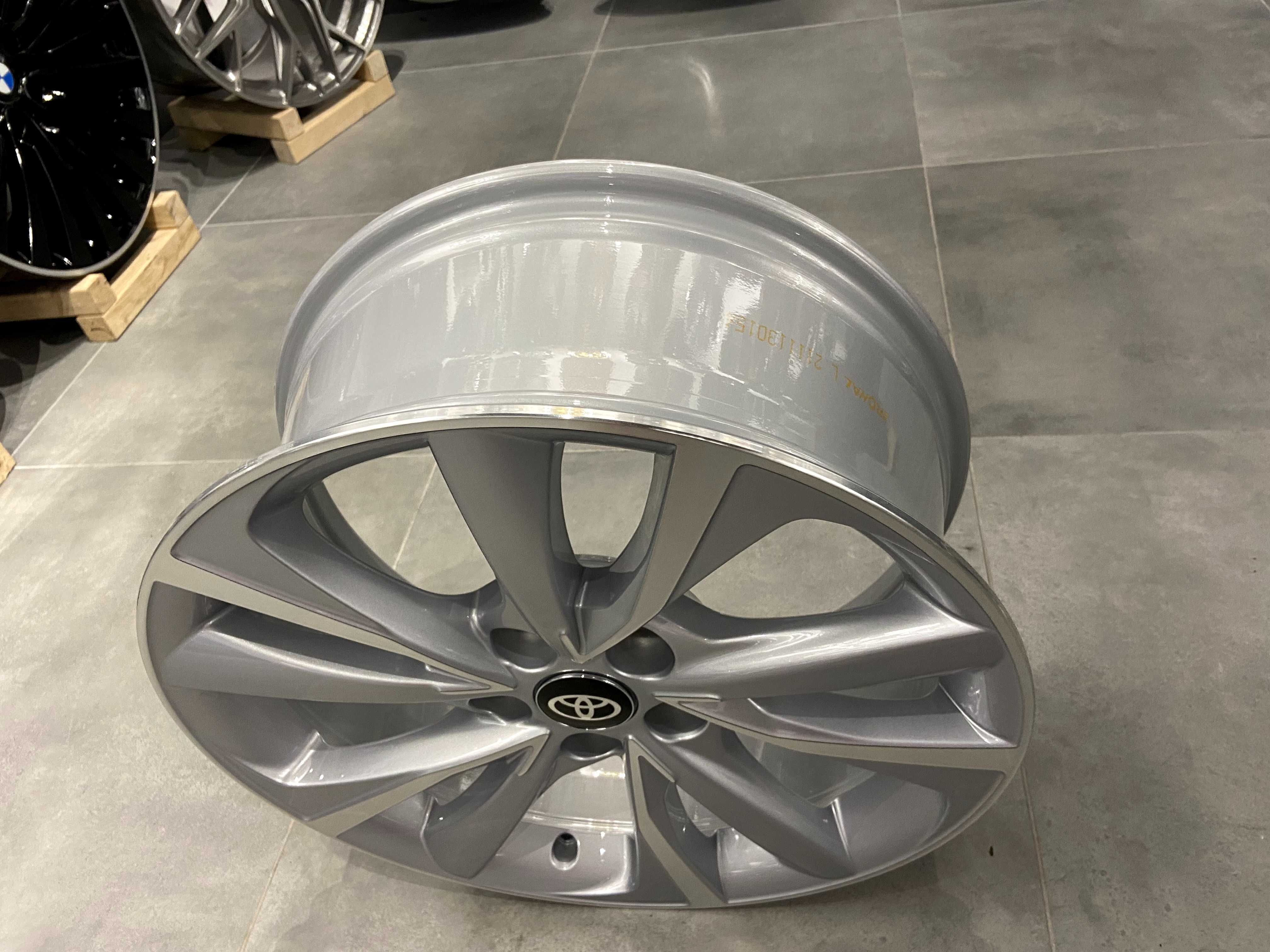 Oryginalne felgi 18 5x114.3 Toyota RAV4