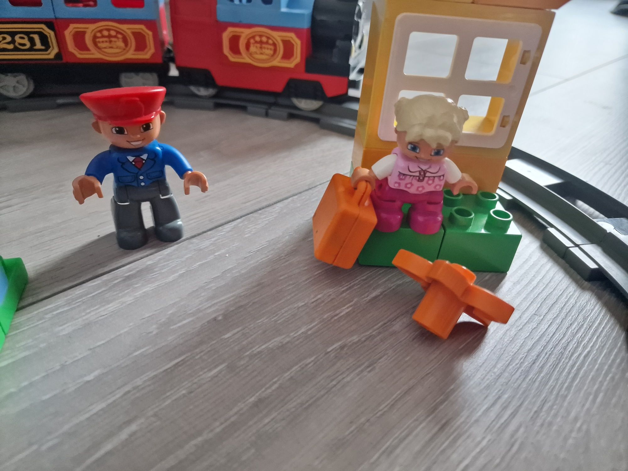 Lego duplo pociąg elektryczny