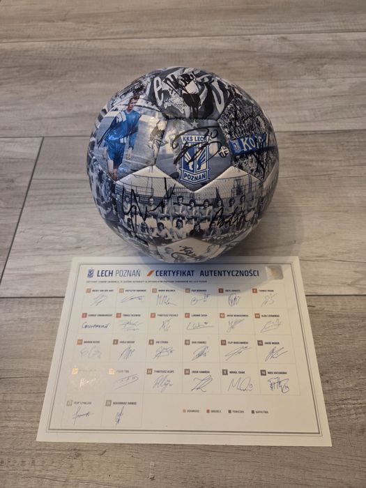 Piłka z autografami piłkarzy Lech Poznań