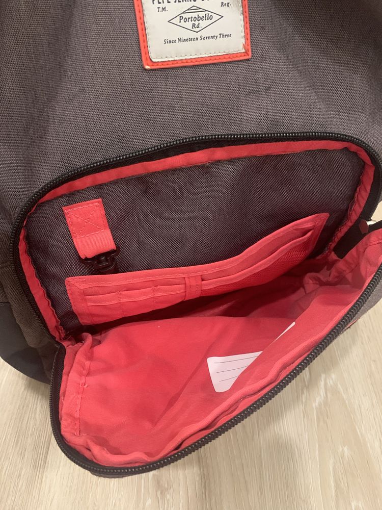 BEM ESTIMADA - Mochila escolar marca pepe jeans e estojo