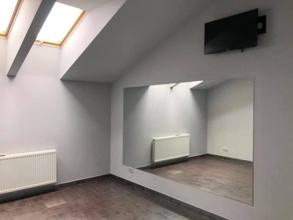 Lokal biurowy/usługowy w dużym budynku usługowym 17m2