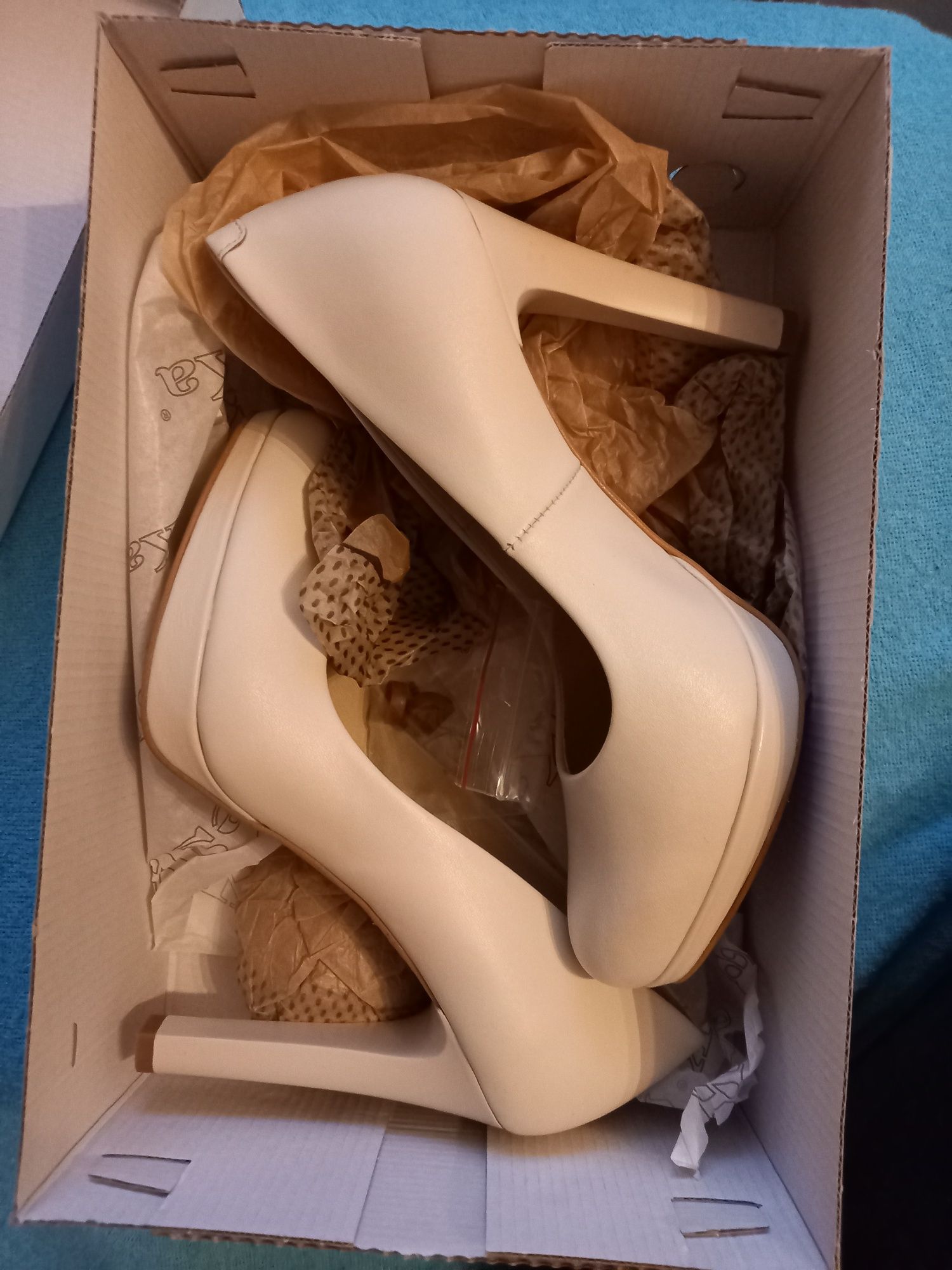 Sprzedam buty na obcasach