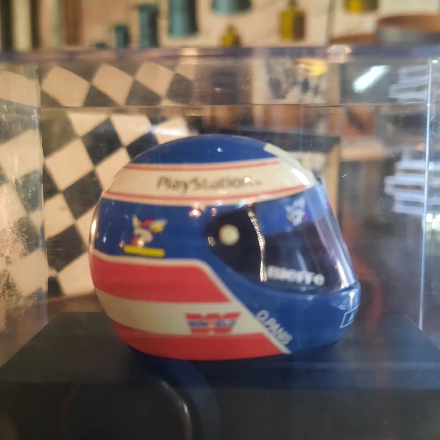 Isqueiro e capacete
