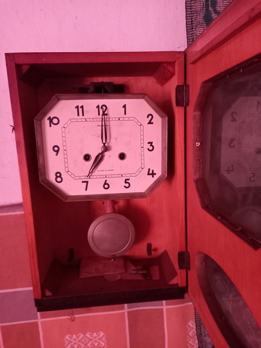 Продадим часы старинные