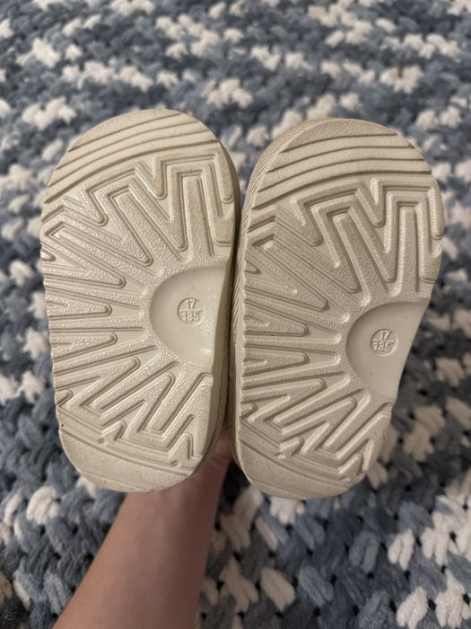 Дитячі угги молочного кольору