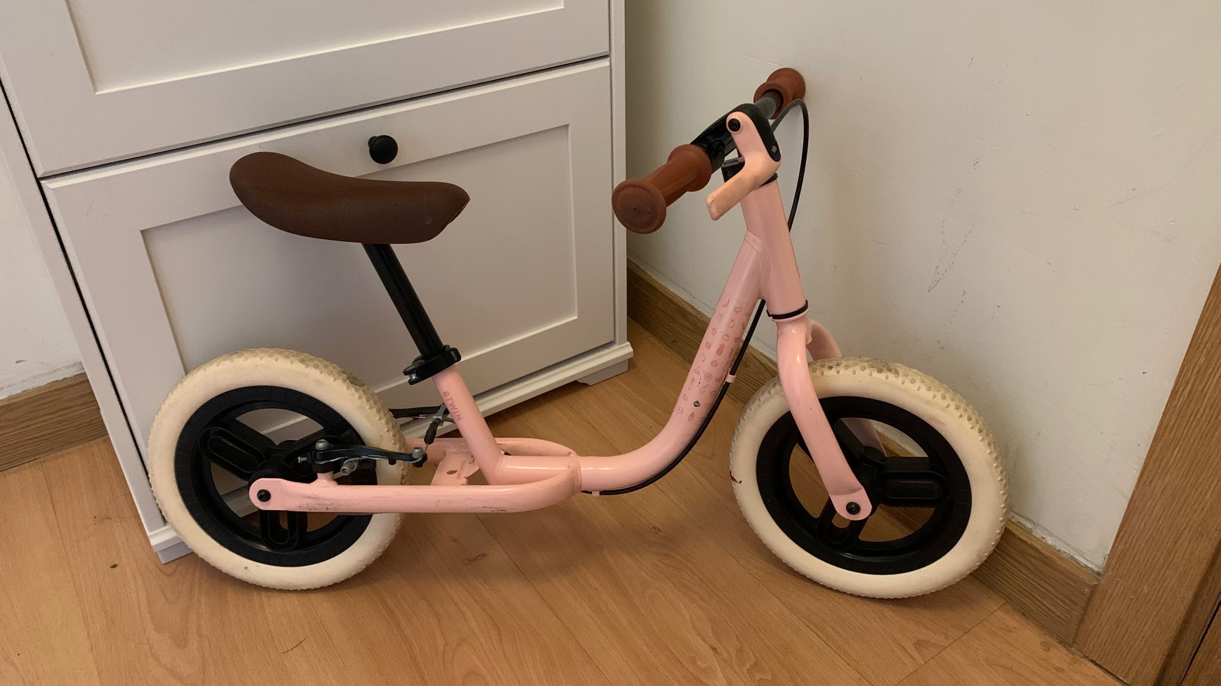 Bicicleta infantil de aprendizagem.