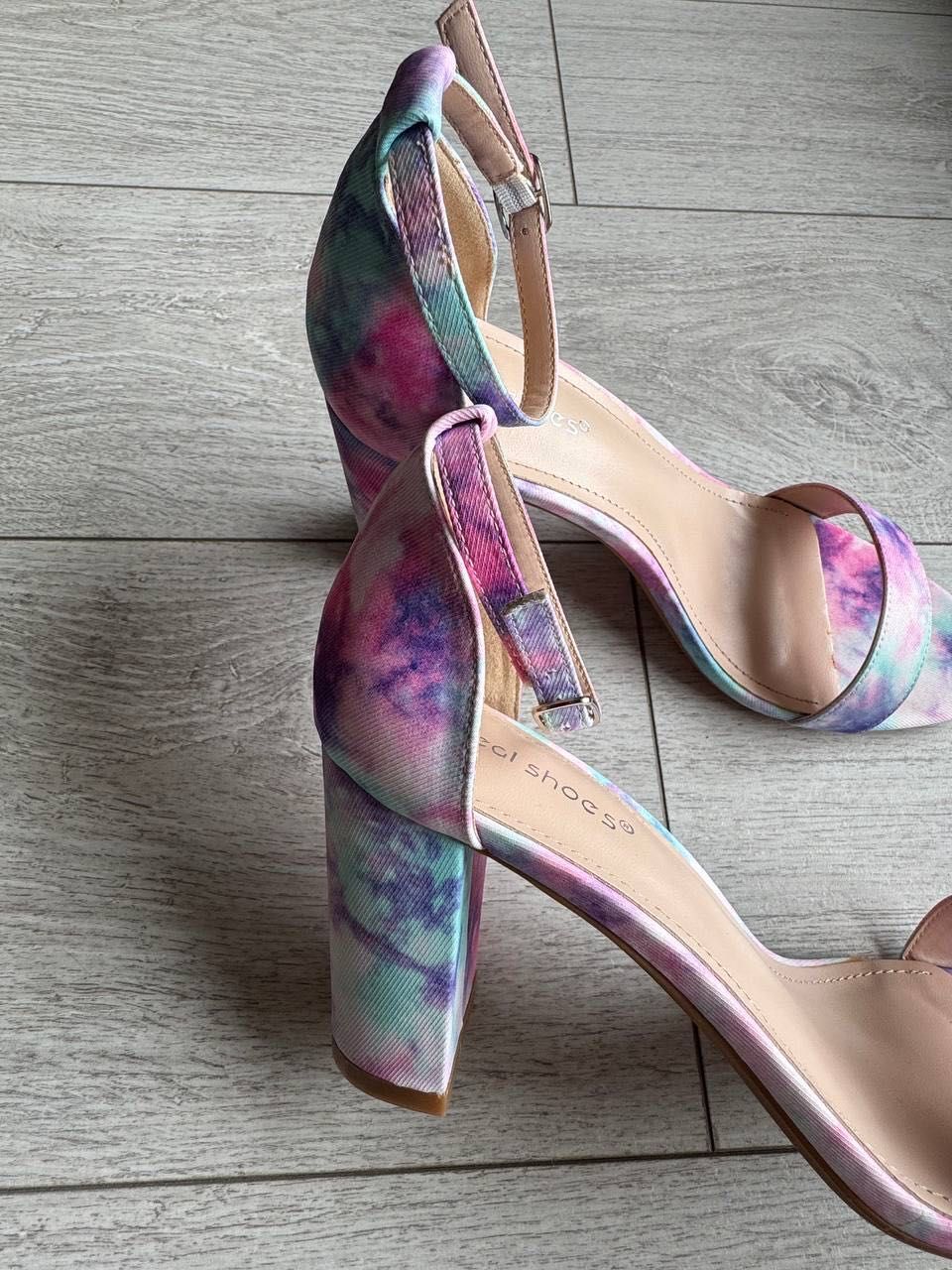 sandałki na słupku ideal shoes