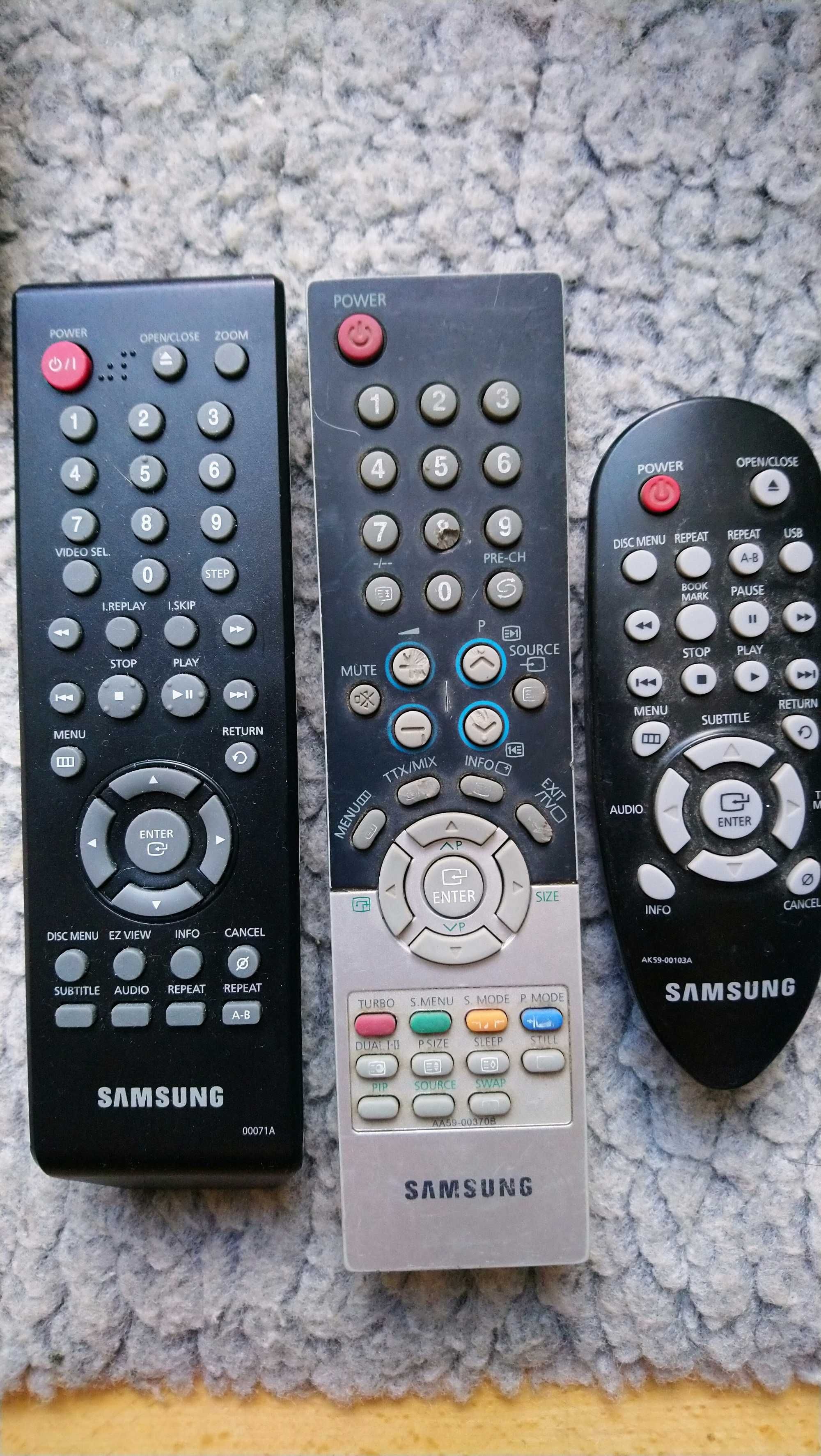 Piloty "Samsung" do płaskich telewizorów