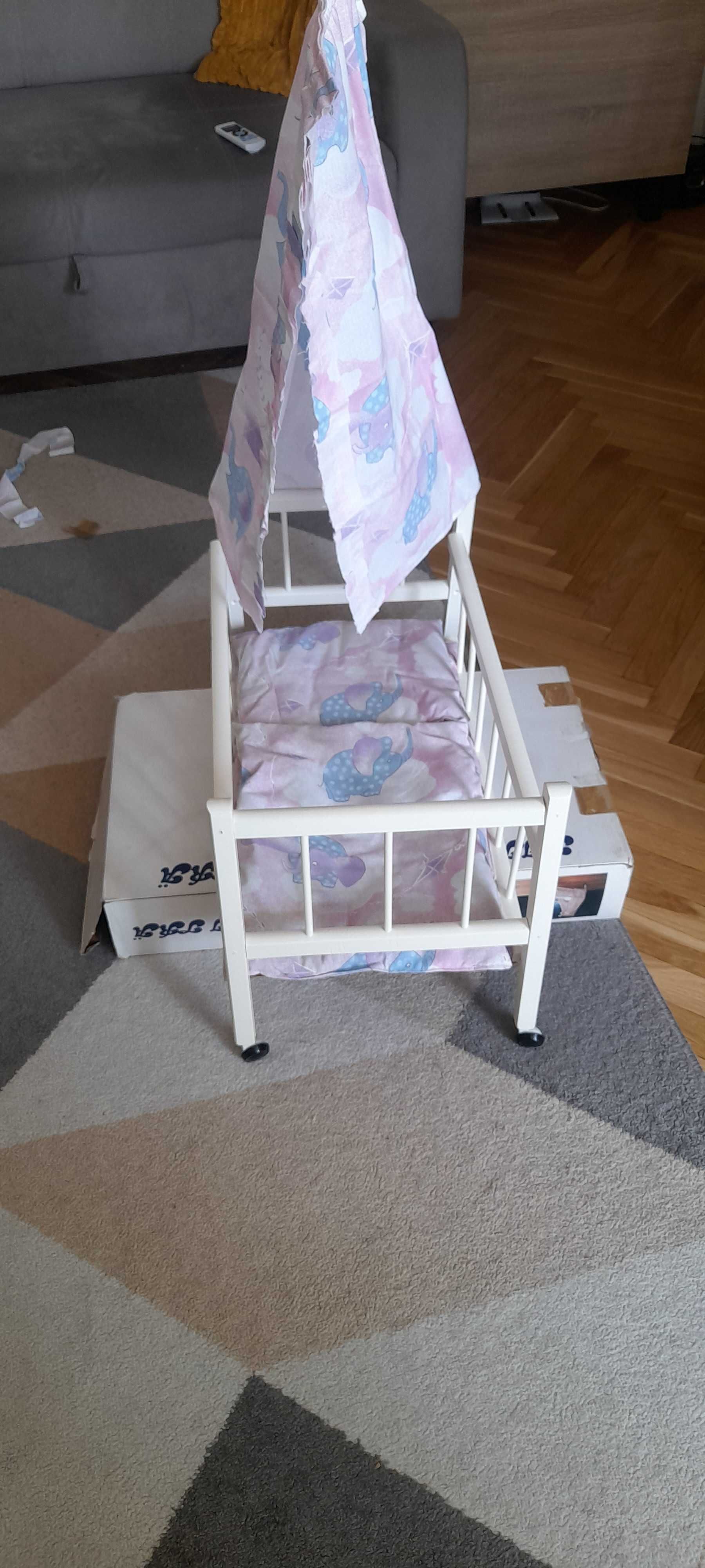 Łóżeczko dla lalek.