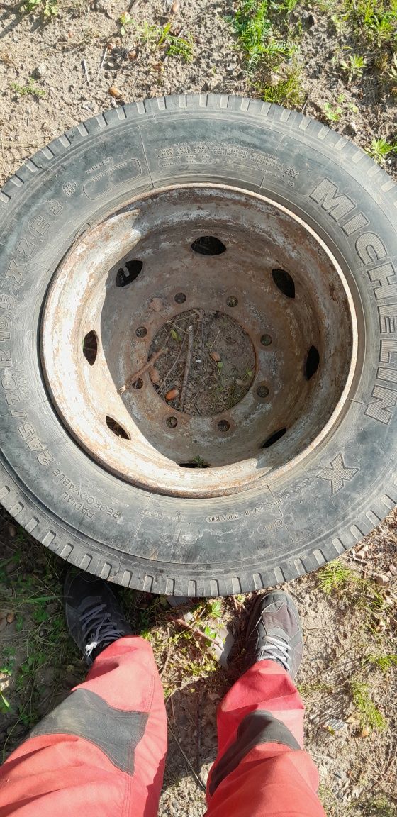 Felga z Opona Renulat 19,5 8 szpilek