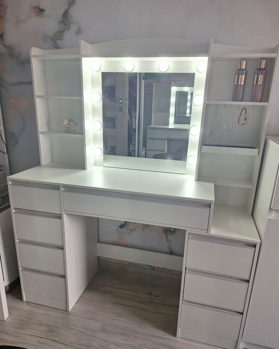 Toaletka damska z lustrem led kolorowe różne kolory. 8 szuflad