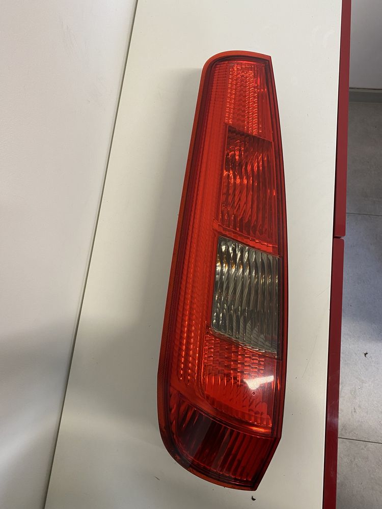 Lampa tylna lewa Ford Fiesta MK6 VI