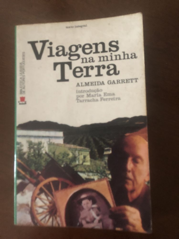 Livro “ Viagens Na Minha Terra”