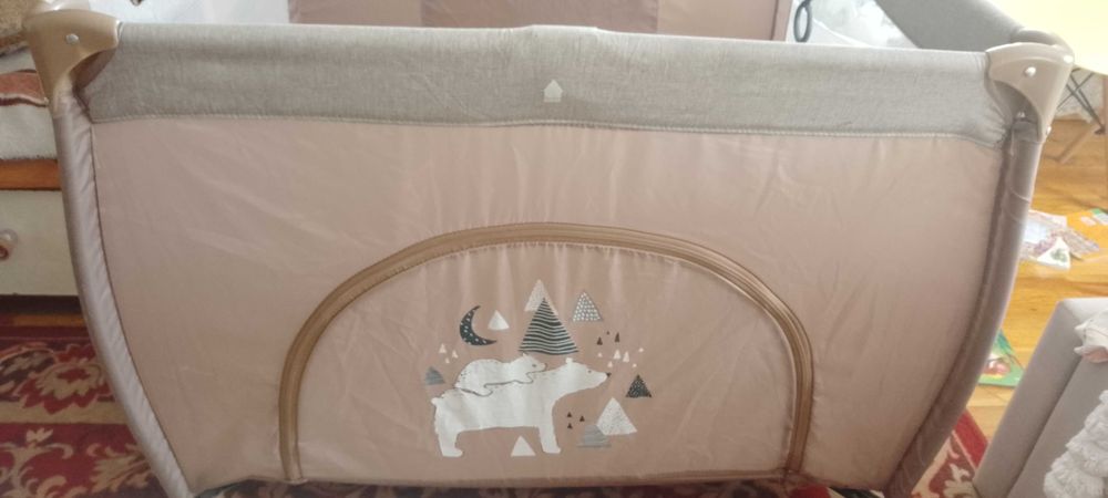 Манеж дитячий,супер легкий та компактний.