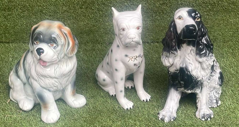 Cães de loiça antigos