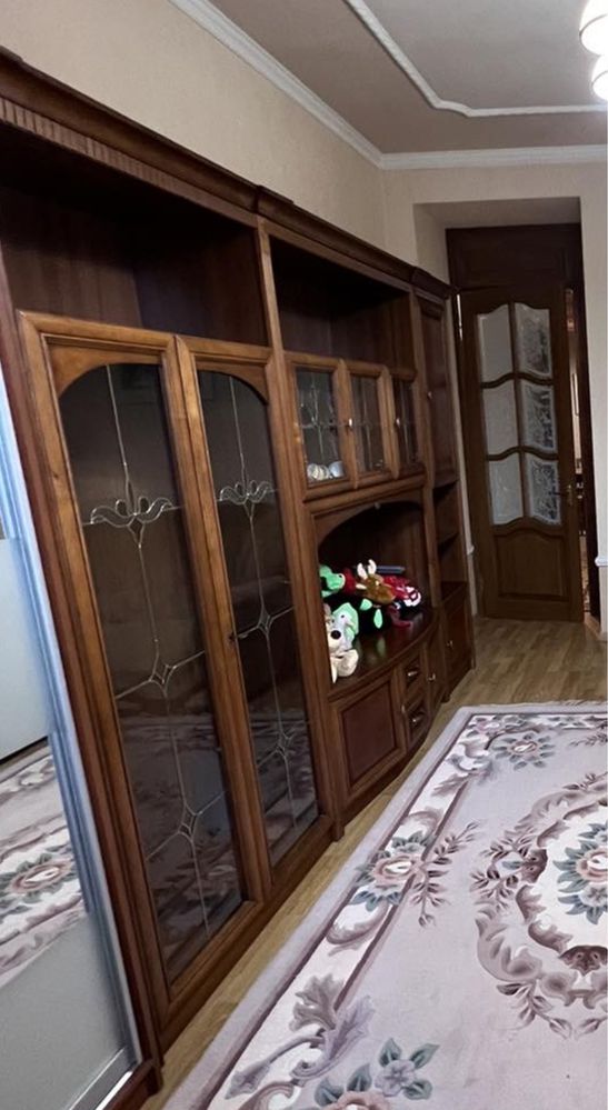 Продам стенку в зал или гостинную. Выглядит отлично! Самовывоз! Центр.