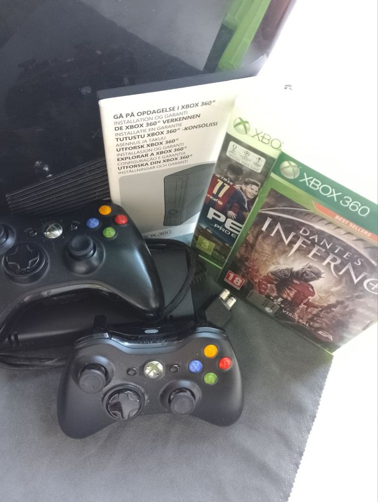 Xbox 360 два безпровідні джойстики