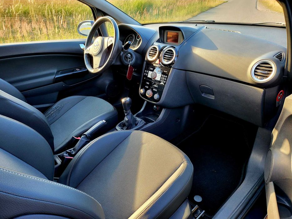 OPEL CORSA 1.2 klimtronic alu skóra piano tempomat SUPER STAN