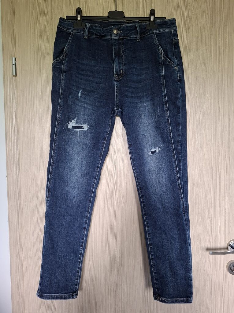 Jeansowe granatowe spodnie z podszytymi dziurami r.xl + gratis