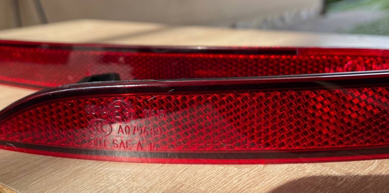 Рефлектор отражатель заднего бампера Volvo XC90 2016 оригинал