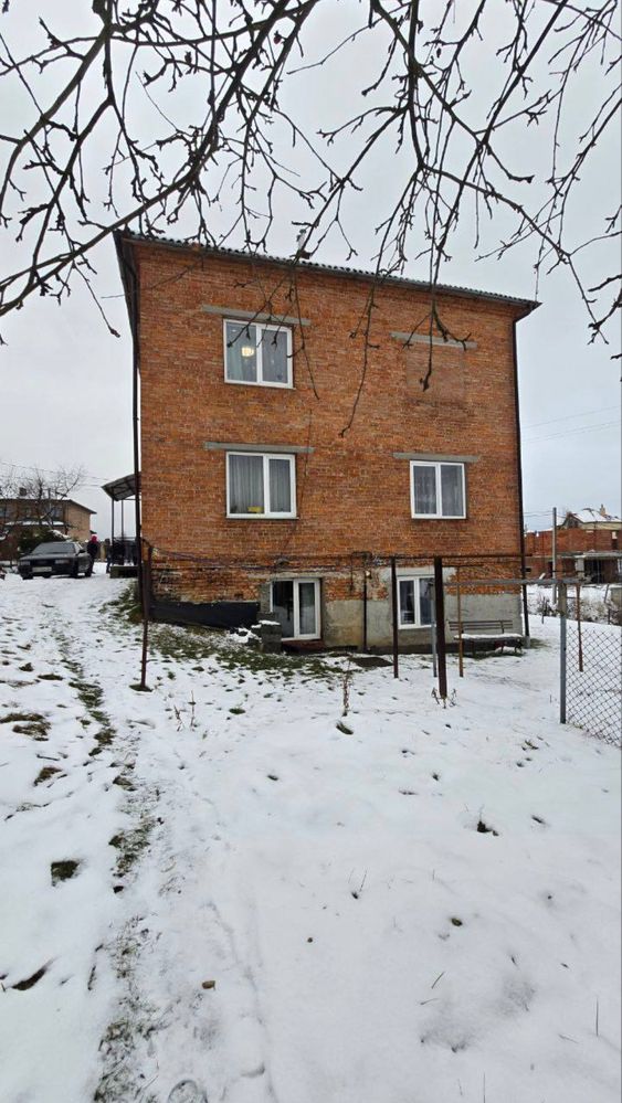 Продаж будинку в Зубрі