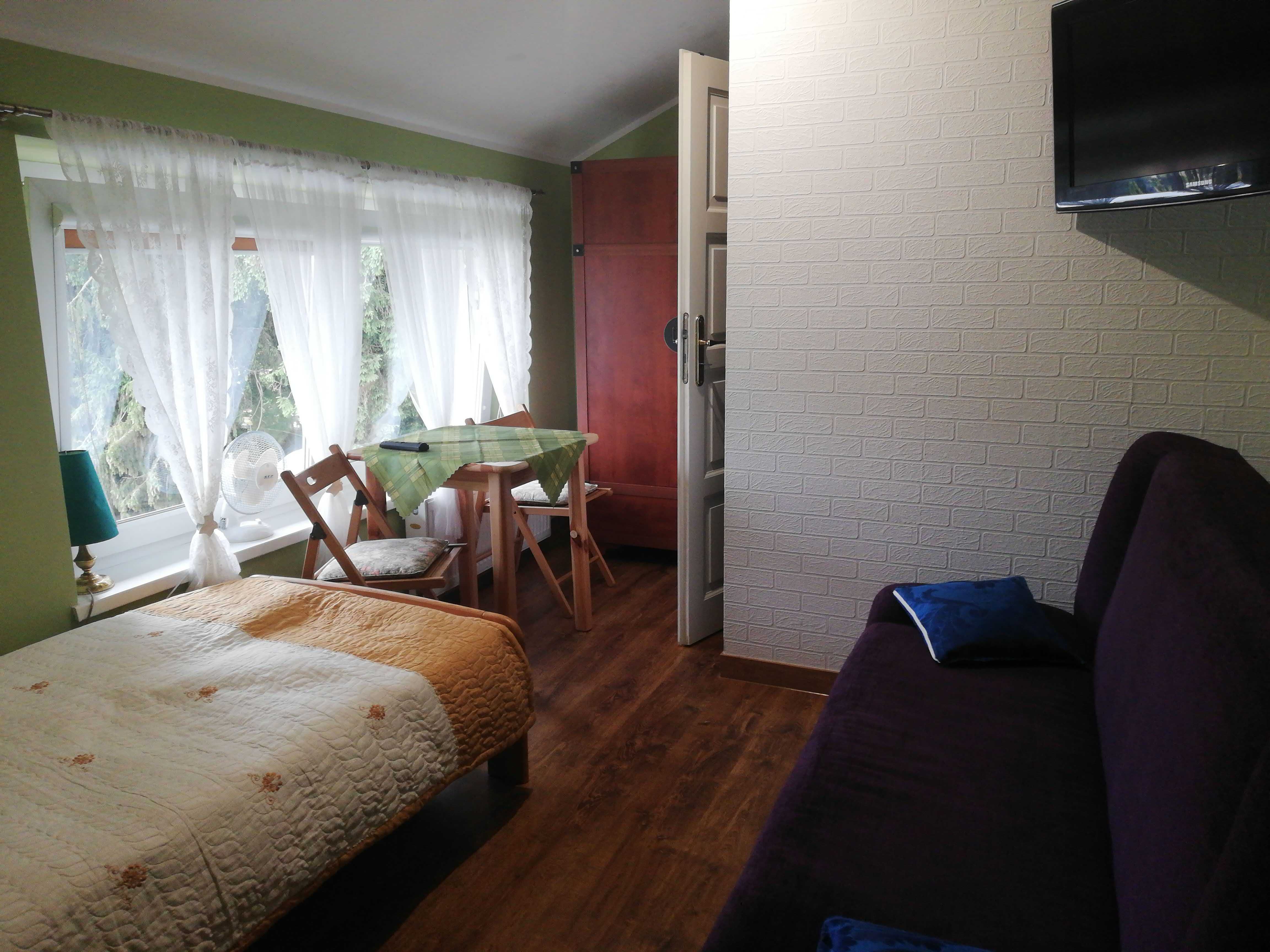 Ustka- domek z łazienką i aneksem , pokoje z łazienkami.