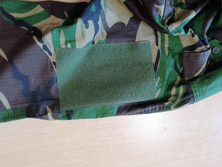 Velcros na farda dos Camuflados. Coser. Costura