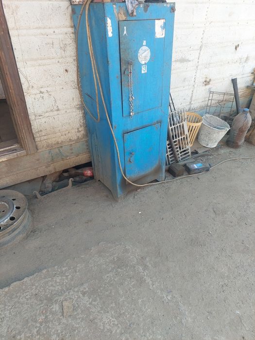 Сейф  двохдверний.