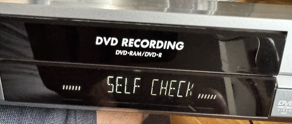 Nagrywarka DVD DMR-E65