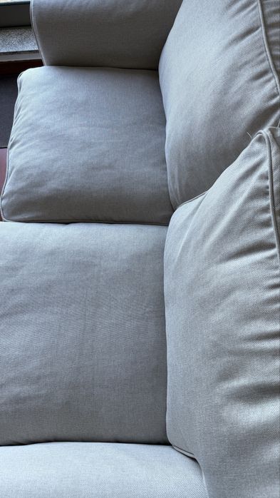 sofa de 2 lugares cinza