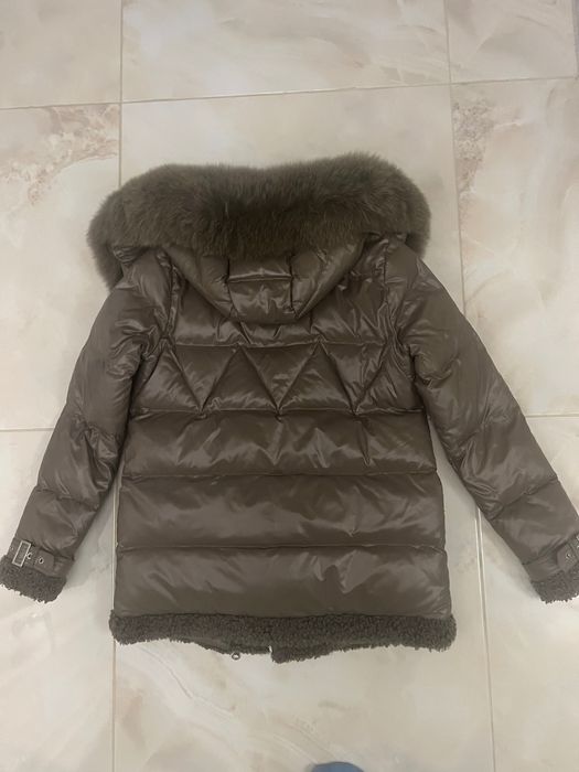 Зимовий пуховик кольору хакі