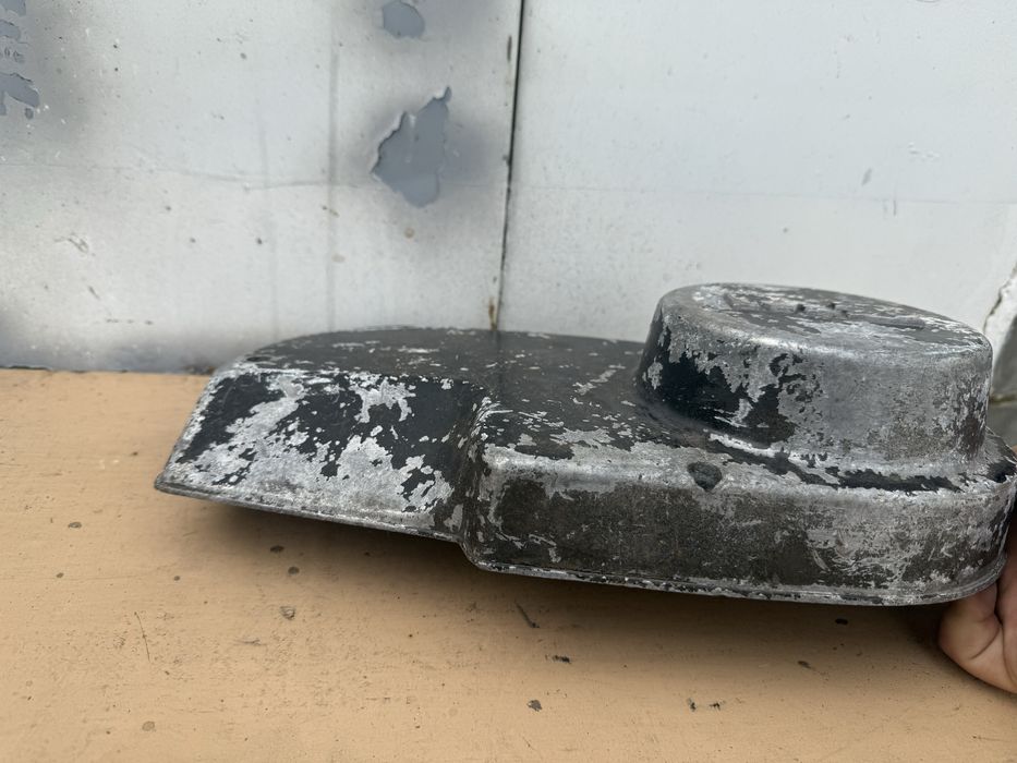 Pokrywa dekiel osłona zapłonu silnika prawa MZ ETZ 250, 251 wysyłka