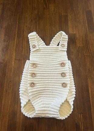 Вязаное боди для новорождённого
