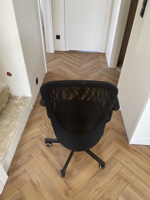 Krzesła biurowe praktycznie nowe