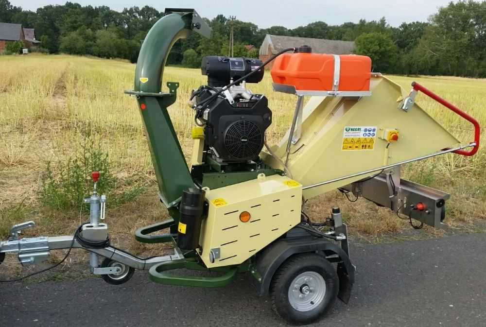 ROZDRABNIACZ DO GAŁĘZI, frezarka do usuwania pni, korzeni, itp WYNAJEM