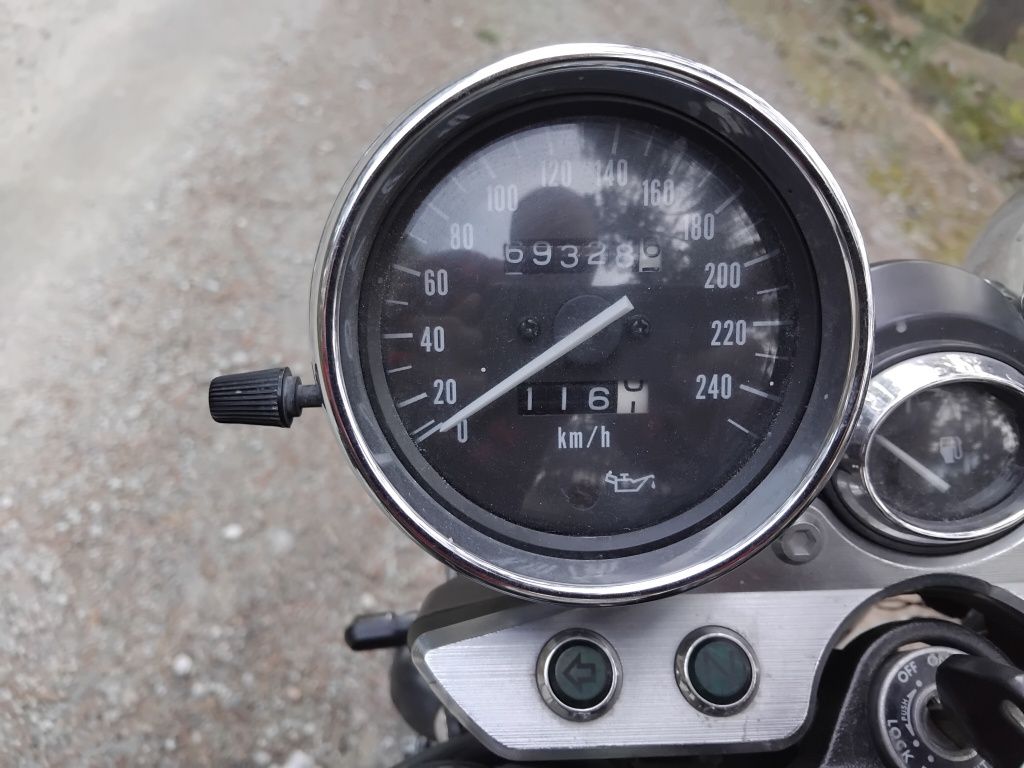 Suzuki GSX 750 Inazuma w stylu SCRAMBLER
