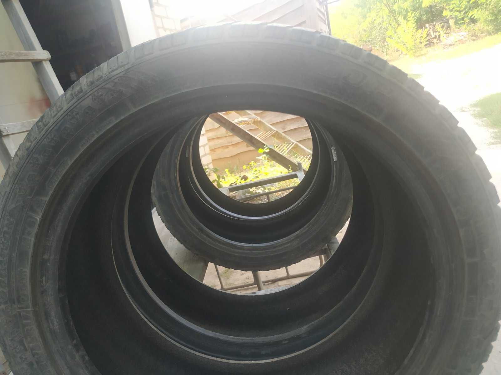 Продам резину зимову 225х45х17