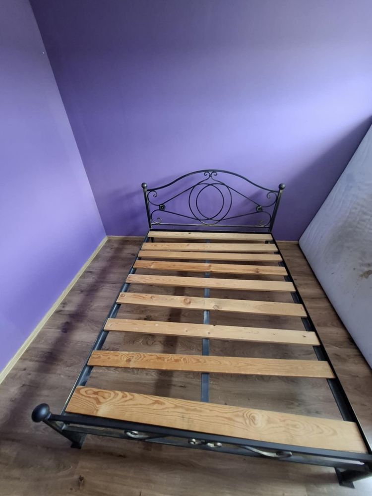 Łóżko kute złocone ze stalażem 160x200