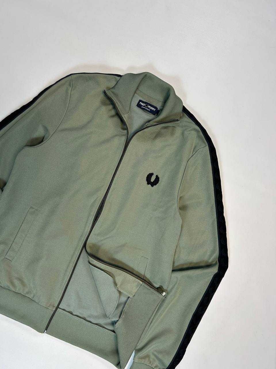 Олімпійка Fred Perry на лампасах