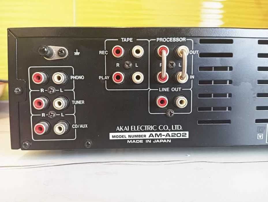 Sprzedam wzmacniacz akai