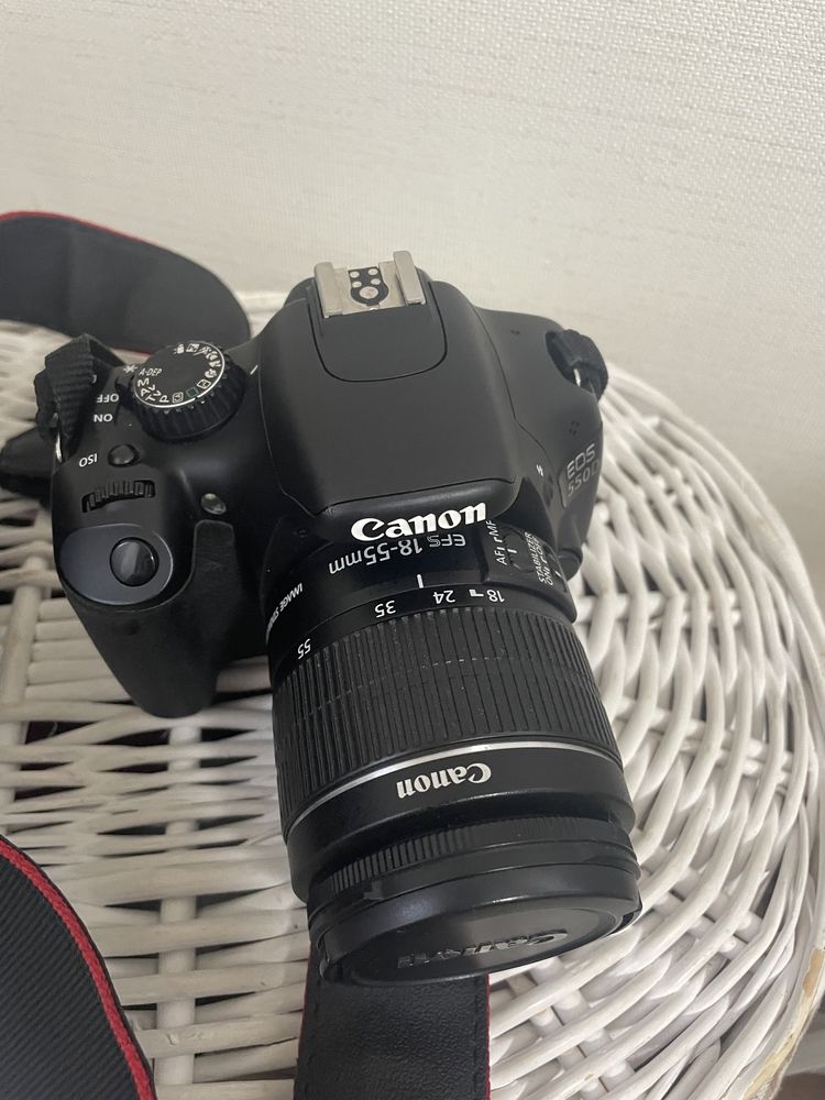 Зеркальний фотоапарат Canon D550