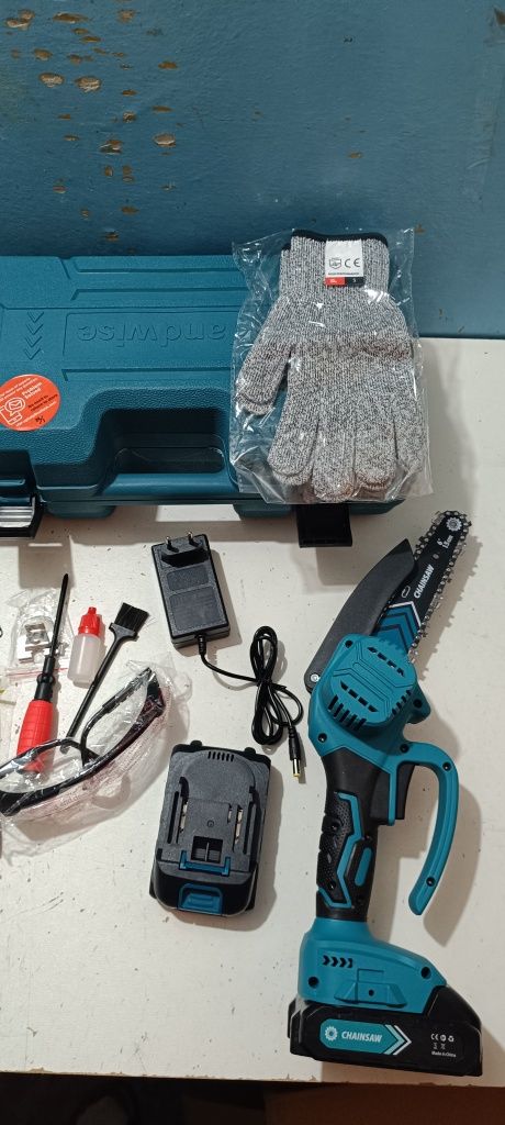 Piła łańcuchowa akumulatorowa 15 cm 850W 2 AKU jak nowa