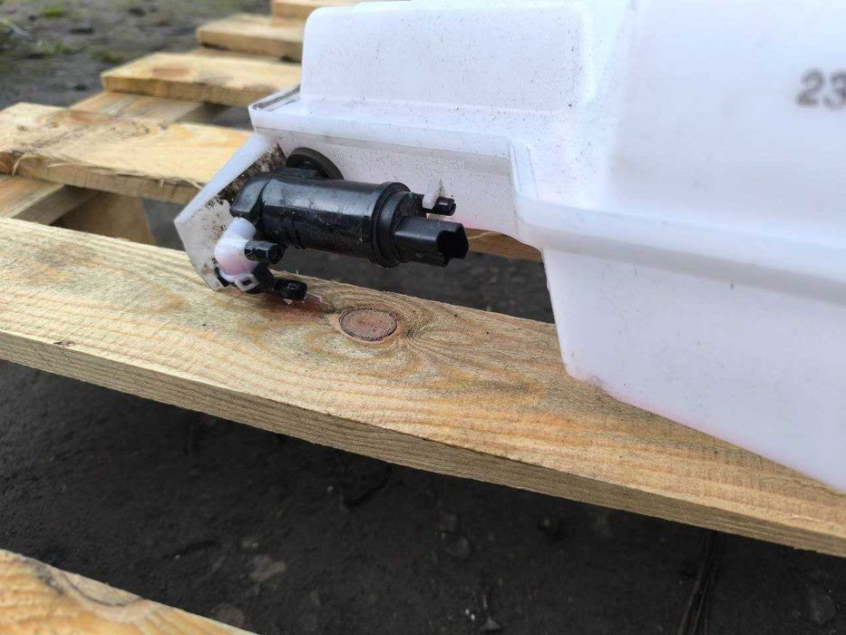 Бачок омивача Nissan Ariya 2022-2025    23102431