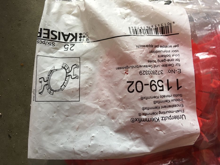 KAISER Uchwyty do puszek elektrycznych