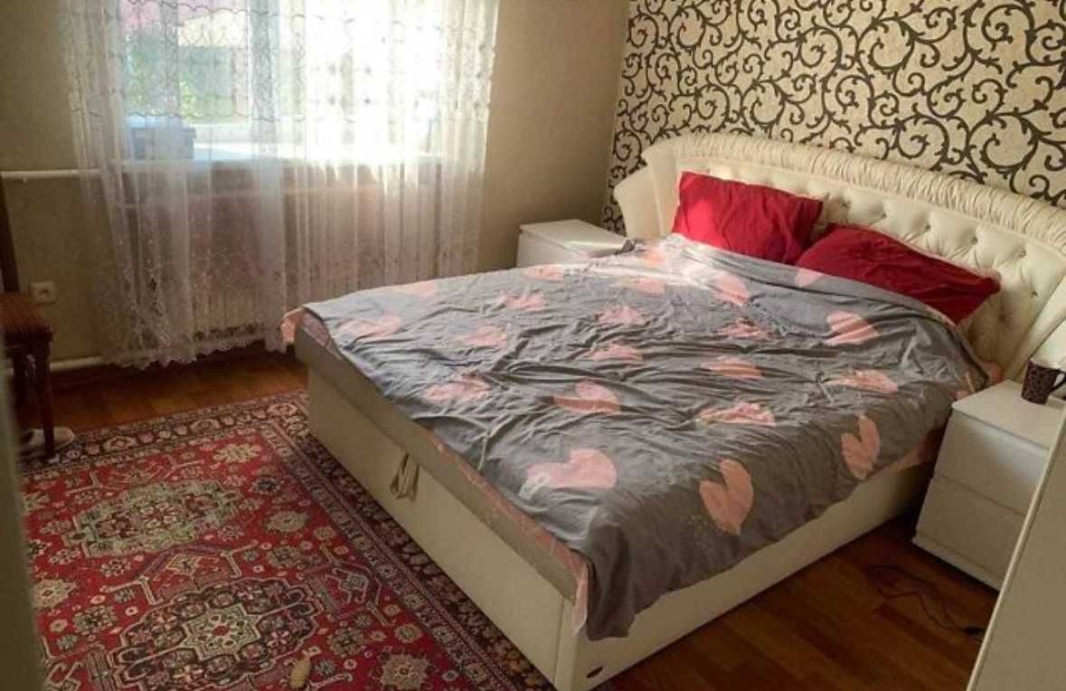 Продам 2-поверховий будинок з гаражем і ділянкою Таромське