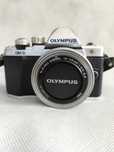 Aparat bezlusterkowy Olympus OM-D E-M10II z obiektywem 14-42 + GRATIS