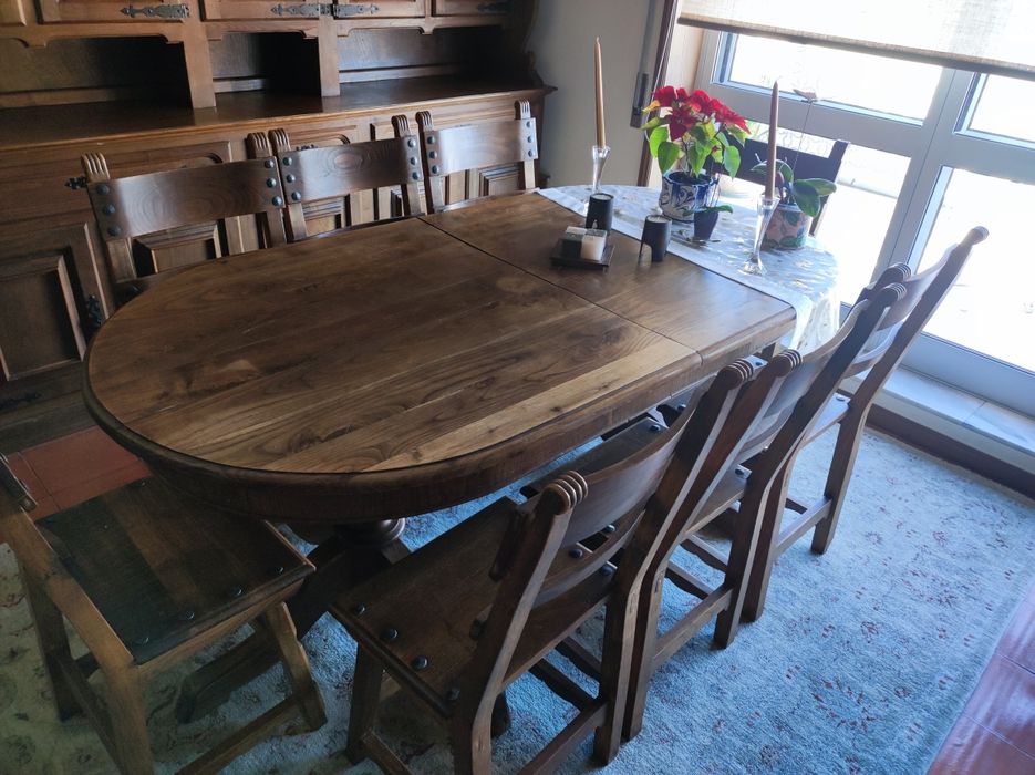 Conjunto mesa oval e armário em carvalho maciço