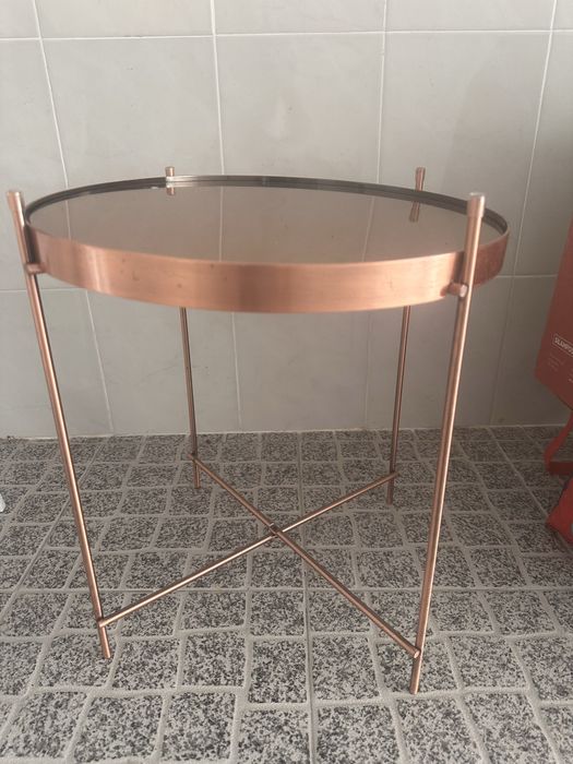 Mesa decorativa cor rosa bronze